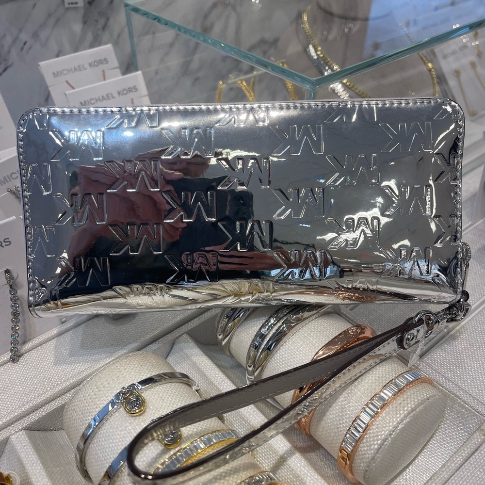 MICHAEL KORS Jet Set Larg Patent Logo Debossed Continental Wallet Wristlet Phone - Picture 16 of 16